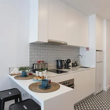 Charming And Bright Apartment *